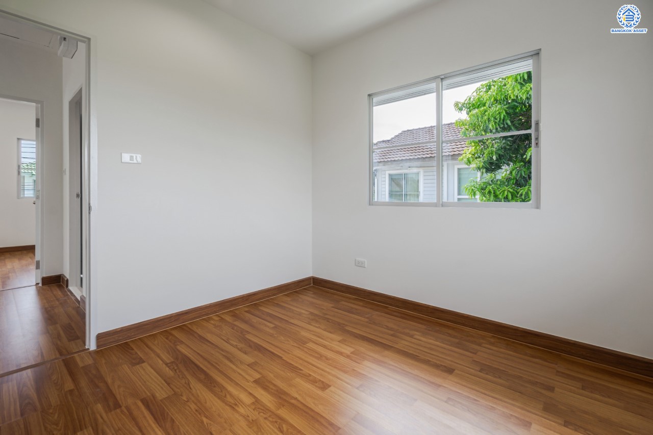 บ้านมือสองตกแต่งใหม่ ม.พฤกษ์ลดา1 บางใหญ่ บนเนื้อที่ 57 ตร.ว. ฟังก์ชัน 3 ห้องนอน 2 ห้องน้ำ 2 ที่จอดรถ ทำเลเดินทางสะดวก เชื่อมต่อถ.กาญจนาภิเษก เพียง 10 นาทีถึงรถไฟฟ้าสายสีม่วง "สถานีคลองบางไผ่" ใกล้เซ็นทรัลเวสต์เกต...